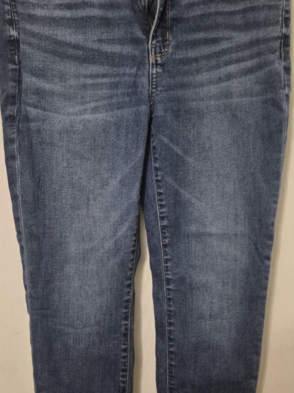 American Eagle Women’s Mid Wash Blue Stretch Jeans